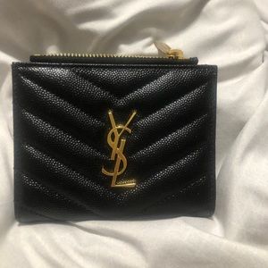CASSANDRE SAINT LAURENT MATELASSÉ BI-FOLD WALLET IN GRAIN DE POUDRE EMBOSSED LEA
